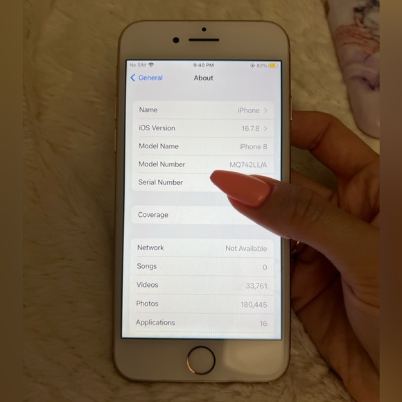 Gold iPhone 8 64GB Unlocked - Picture 8 of 14